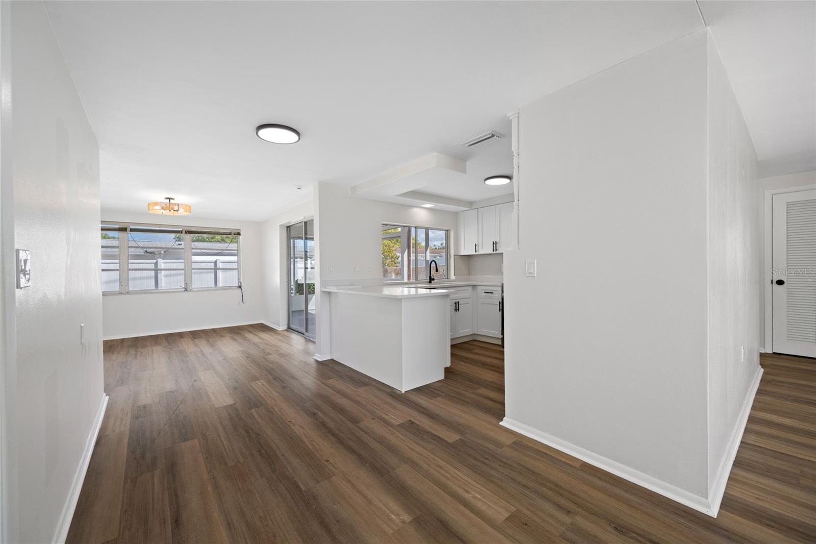 COLONIAL HILLS - Residential