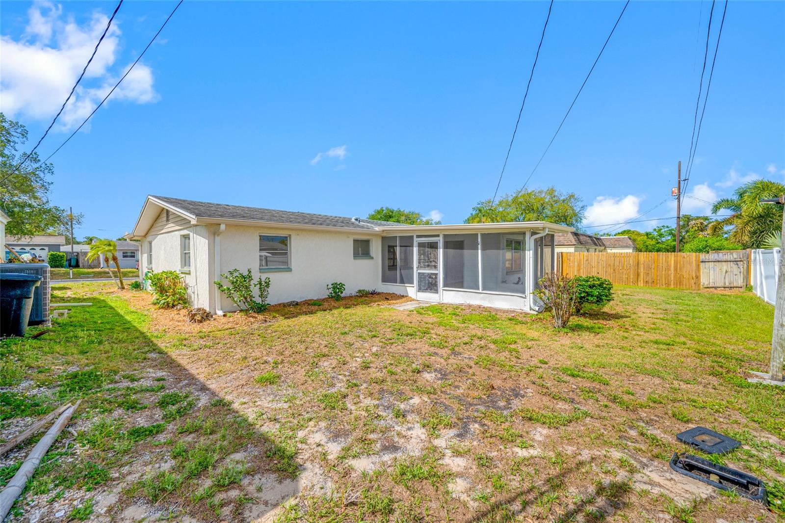 COLONIAL HILLS - Residential