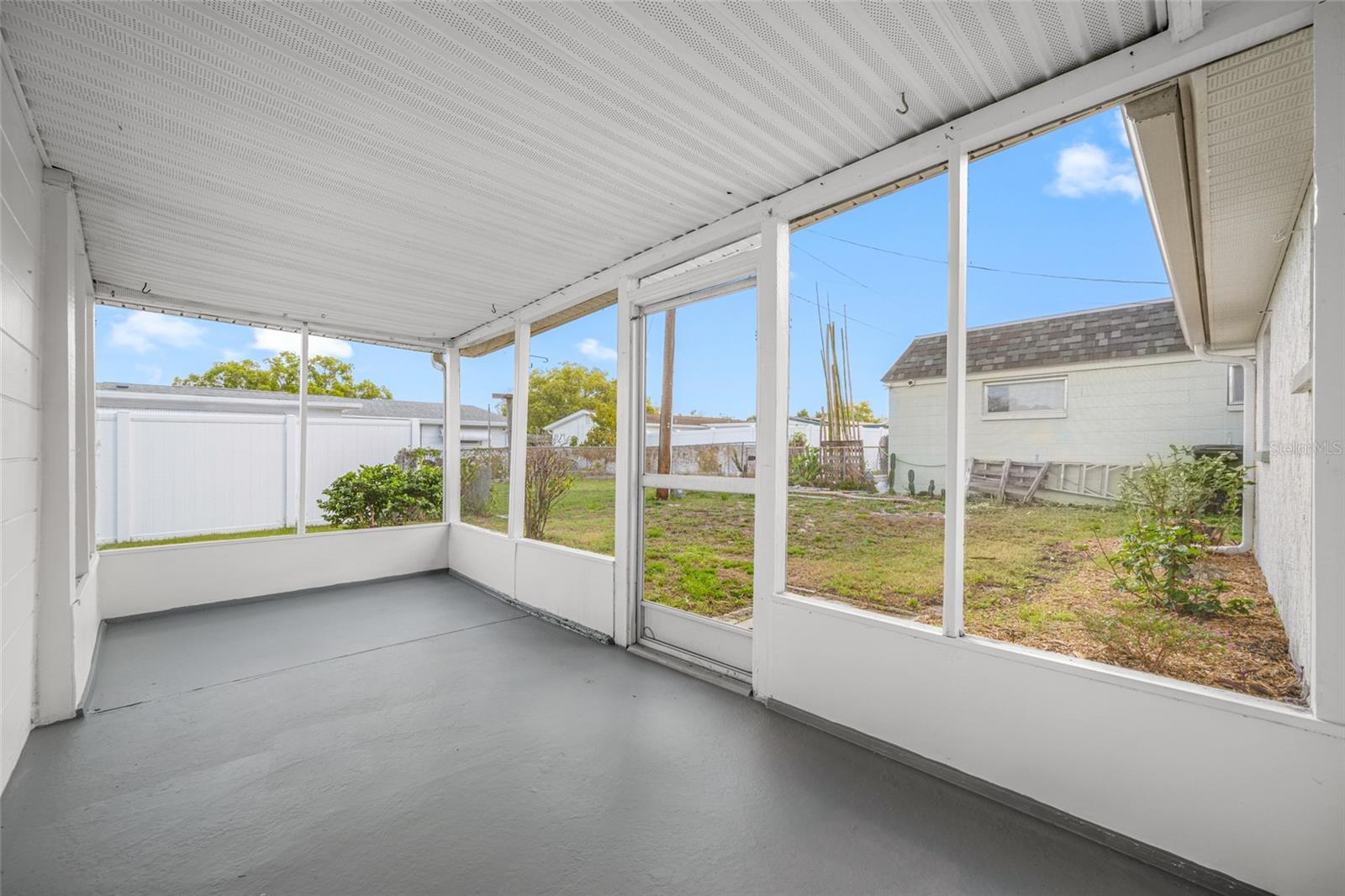 COLONIAL HILLS - Residential