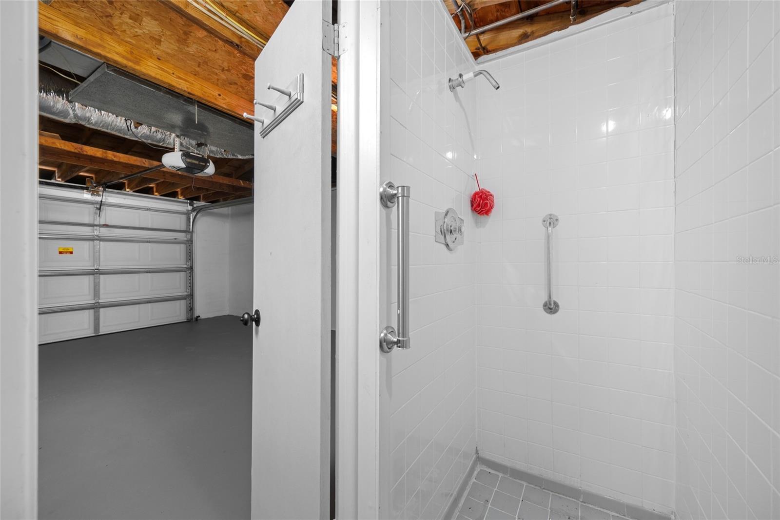 COLONIAL HILLS - Residential