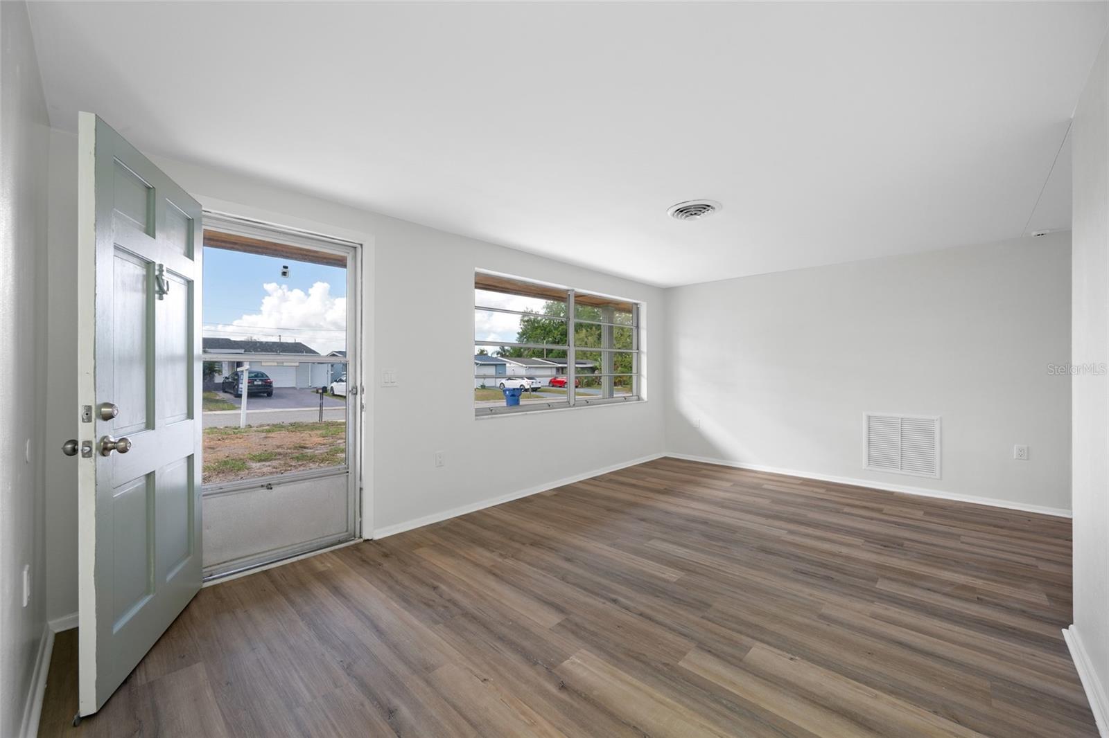 COLONIAL HILLS - Residential