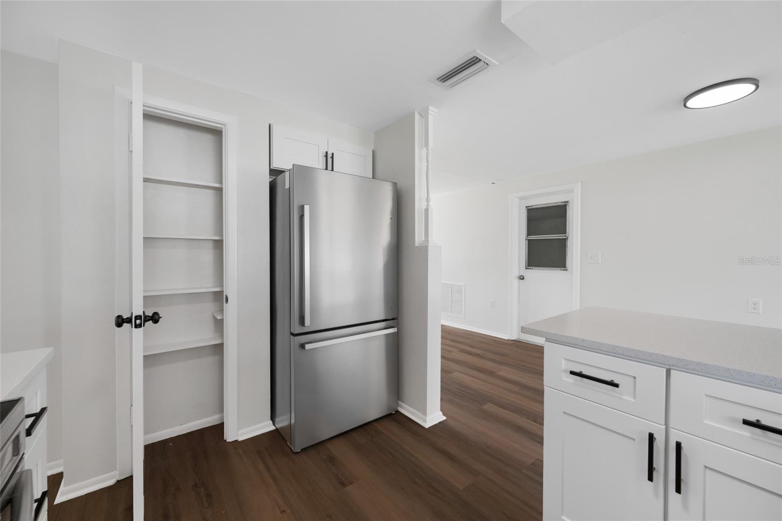 COLONIAL HILLS - Residential