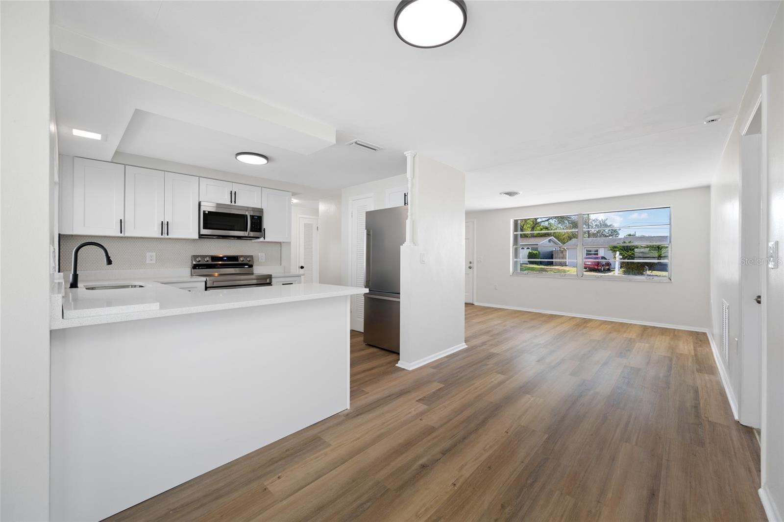 COLONIAL HILLS - Residential