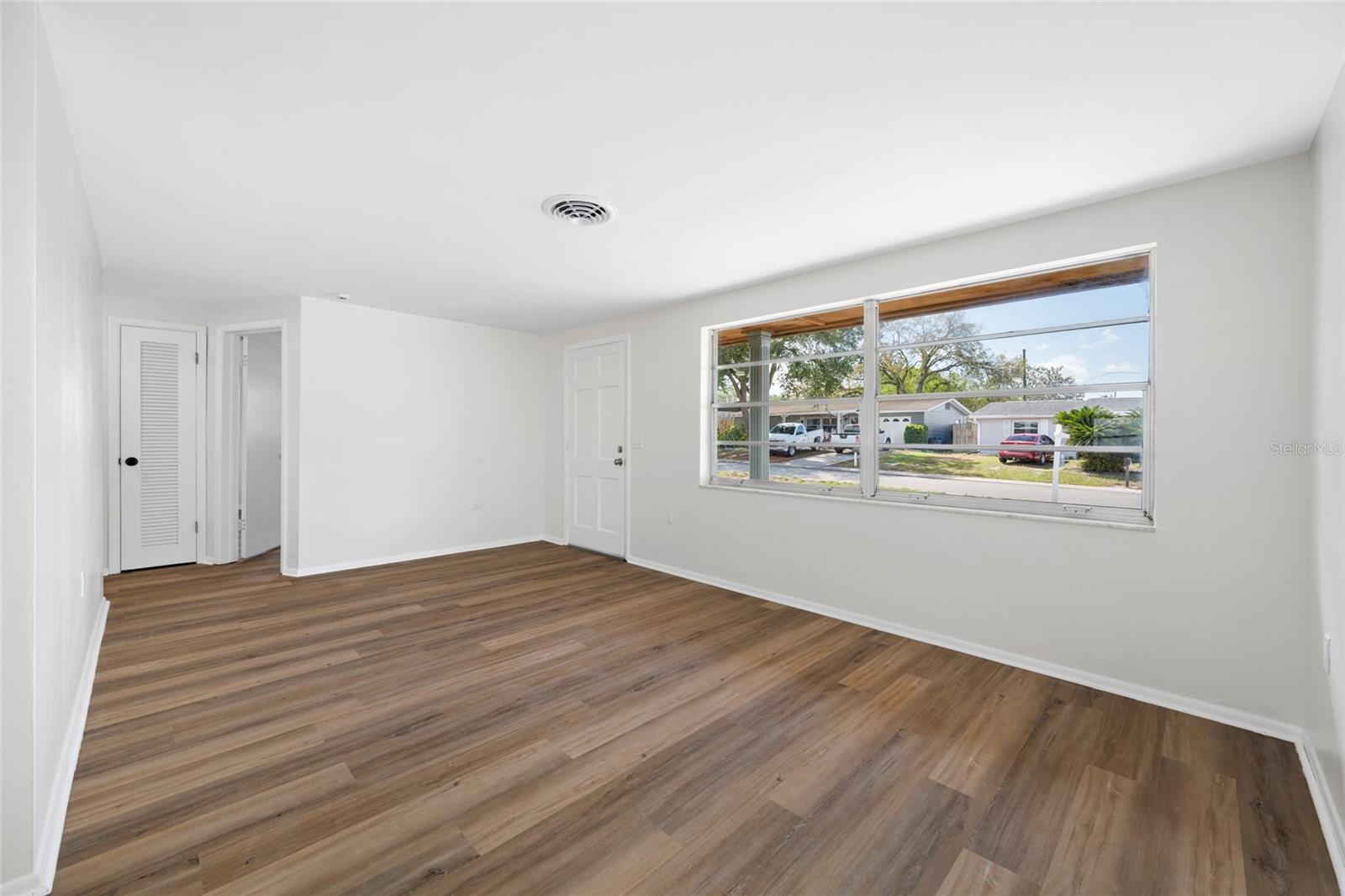 COLONIAL HILLS - Residential