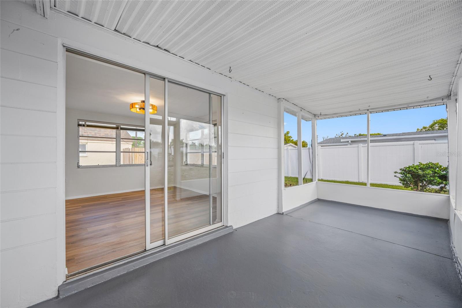 COLONIAL HILLS - Residential