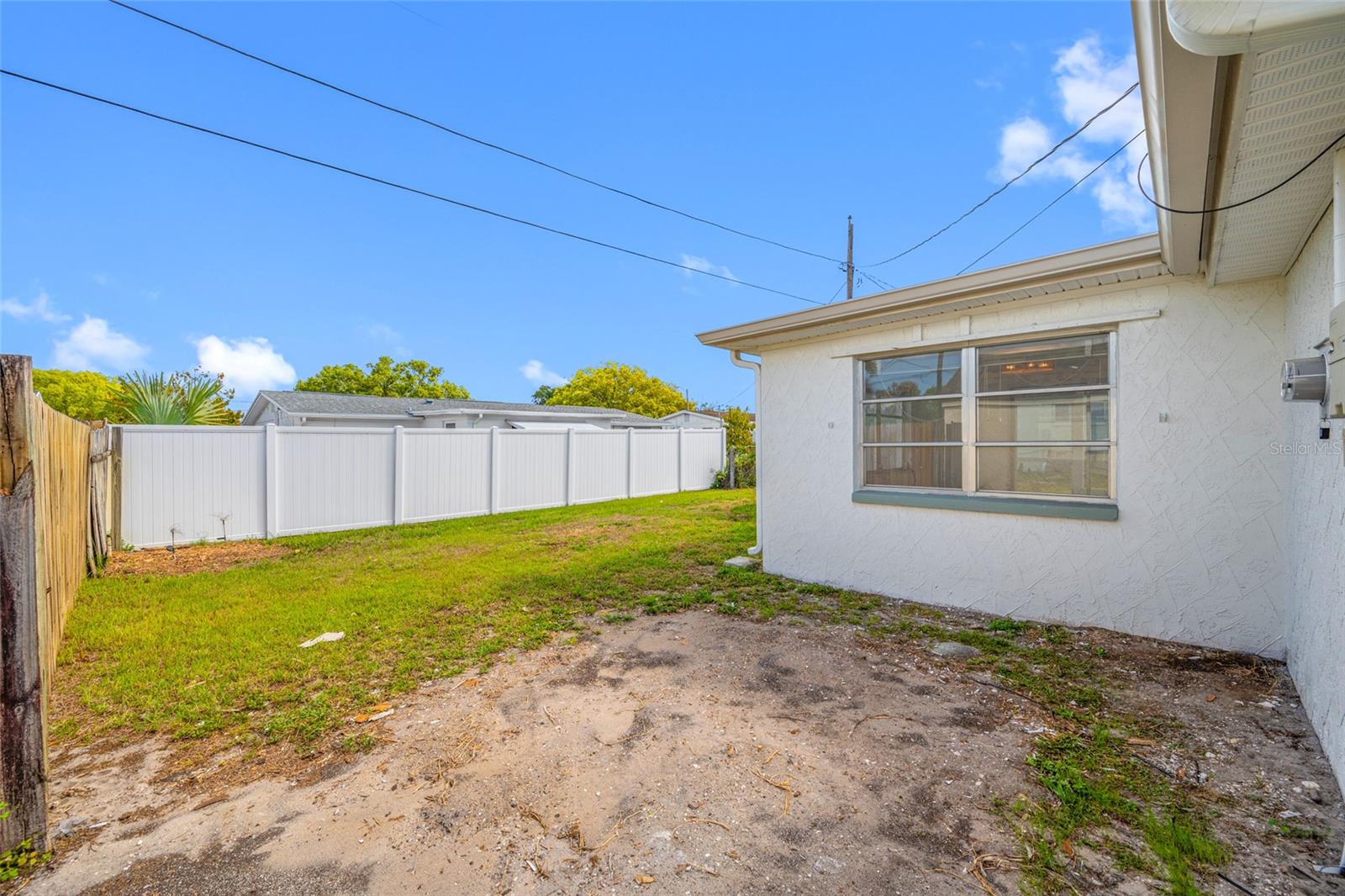 COLONIAL HILLS - Residential