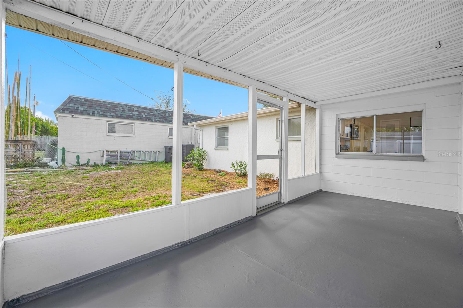 COLONIAL HILLS - Residential