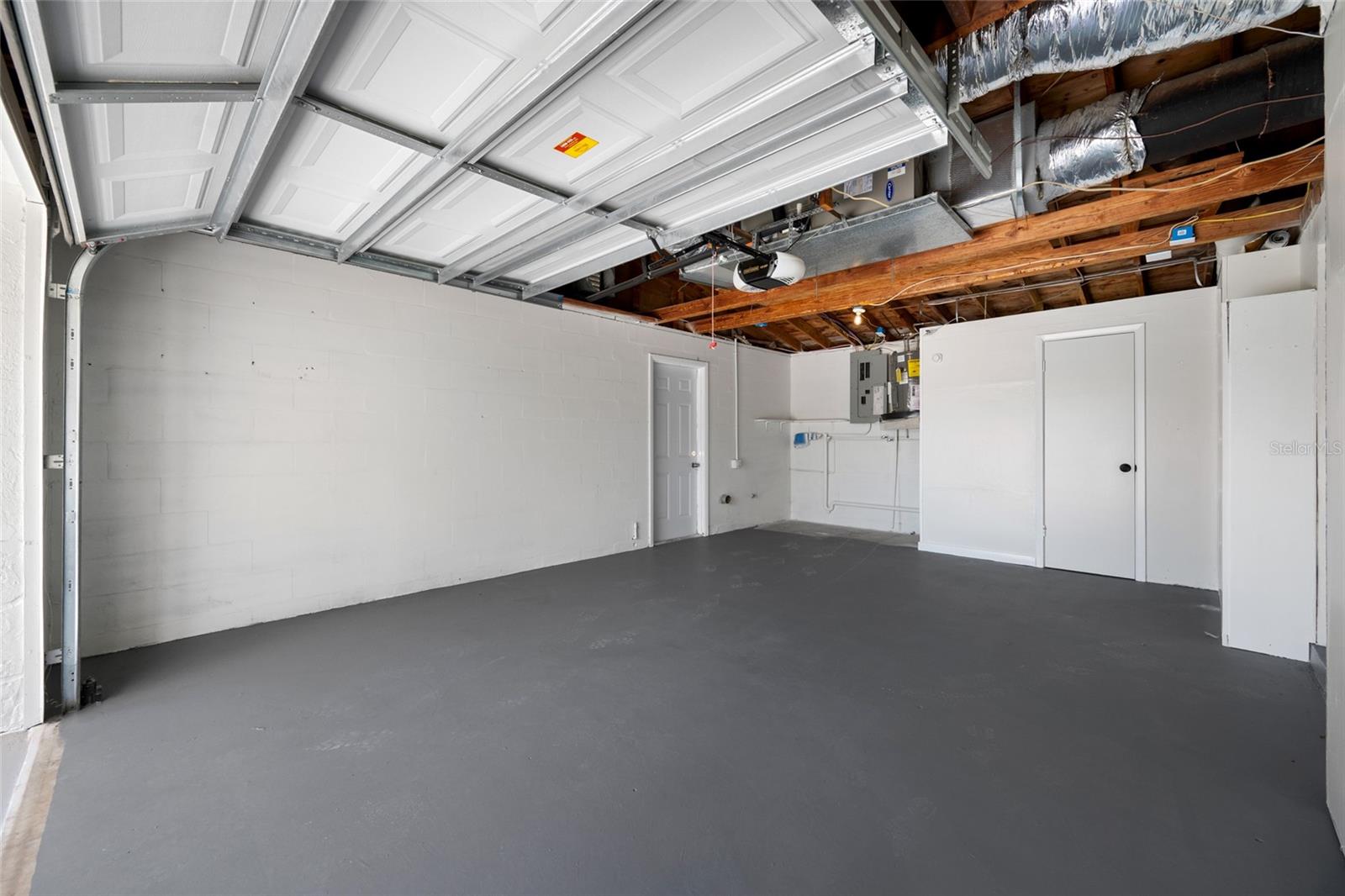 COLONIAL HILLS - Residential