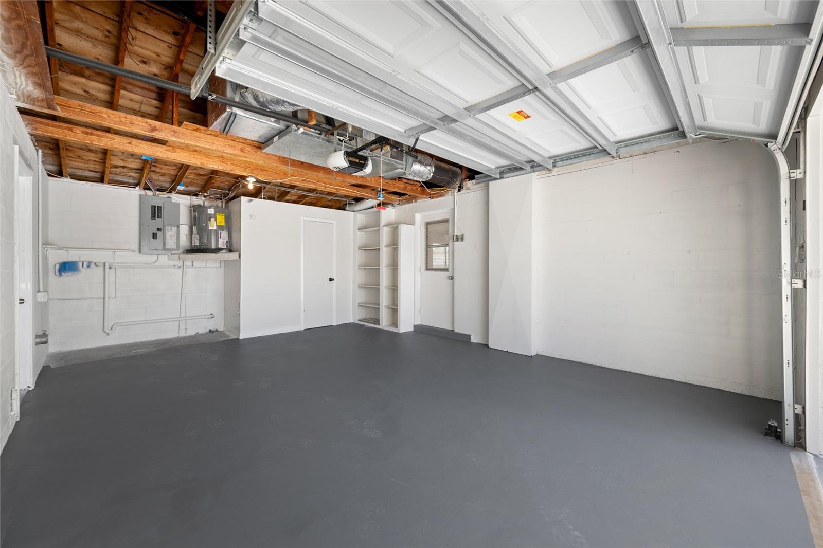 COLONIAL HILLS - Residential