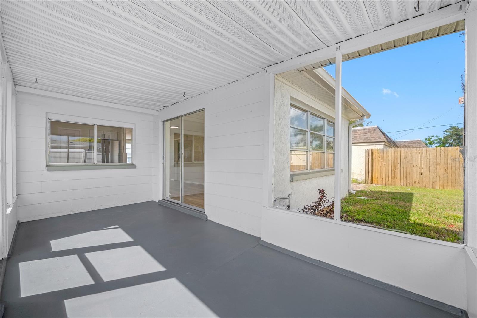 COLONIAL HILLS - Residential