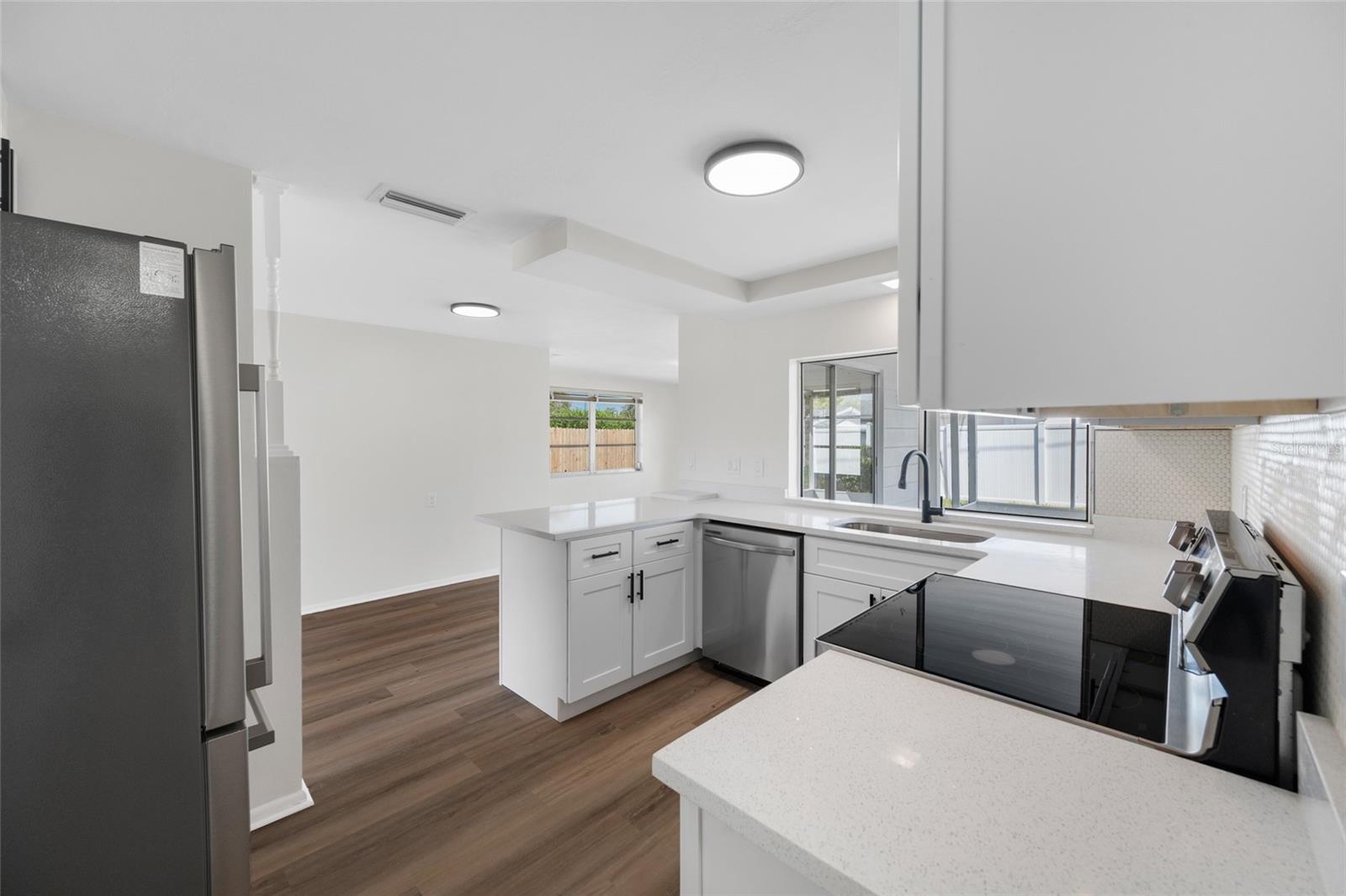 COLONIAL HILLS - Residential