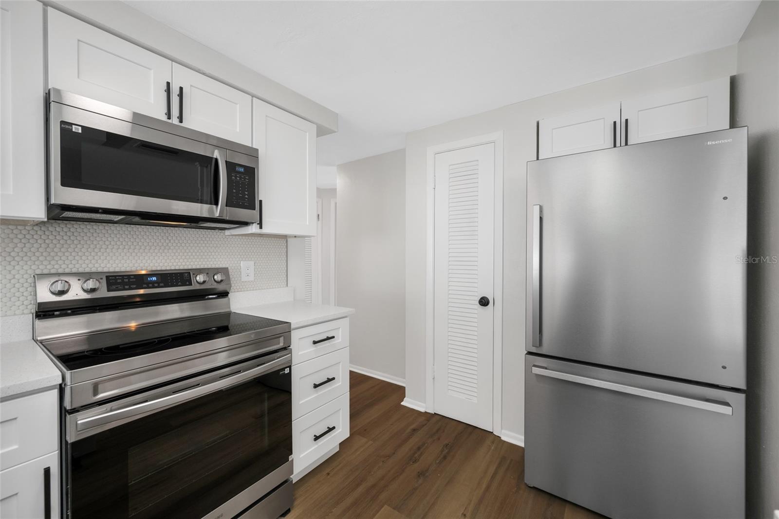 COLONIAL HILLS - Residential