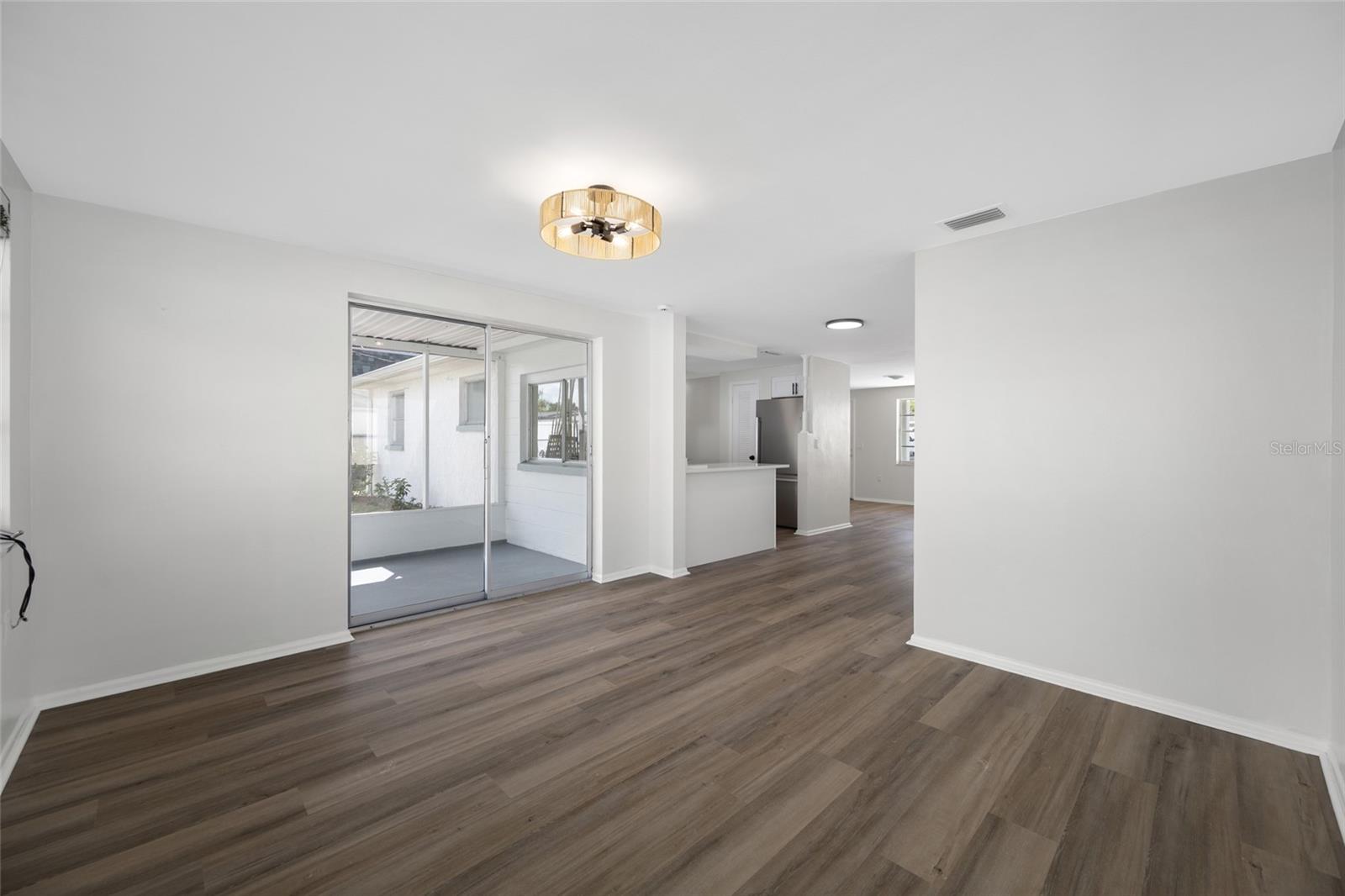 COLONIAL HILLS - Residential