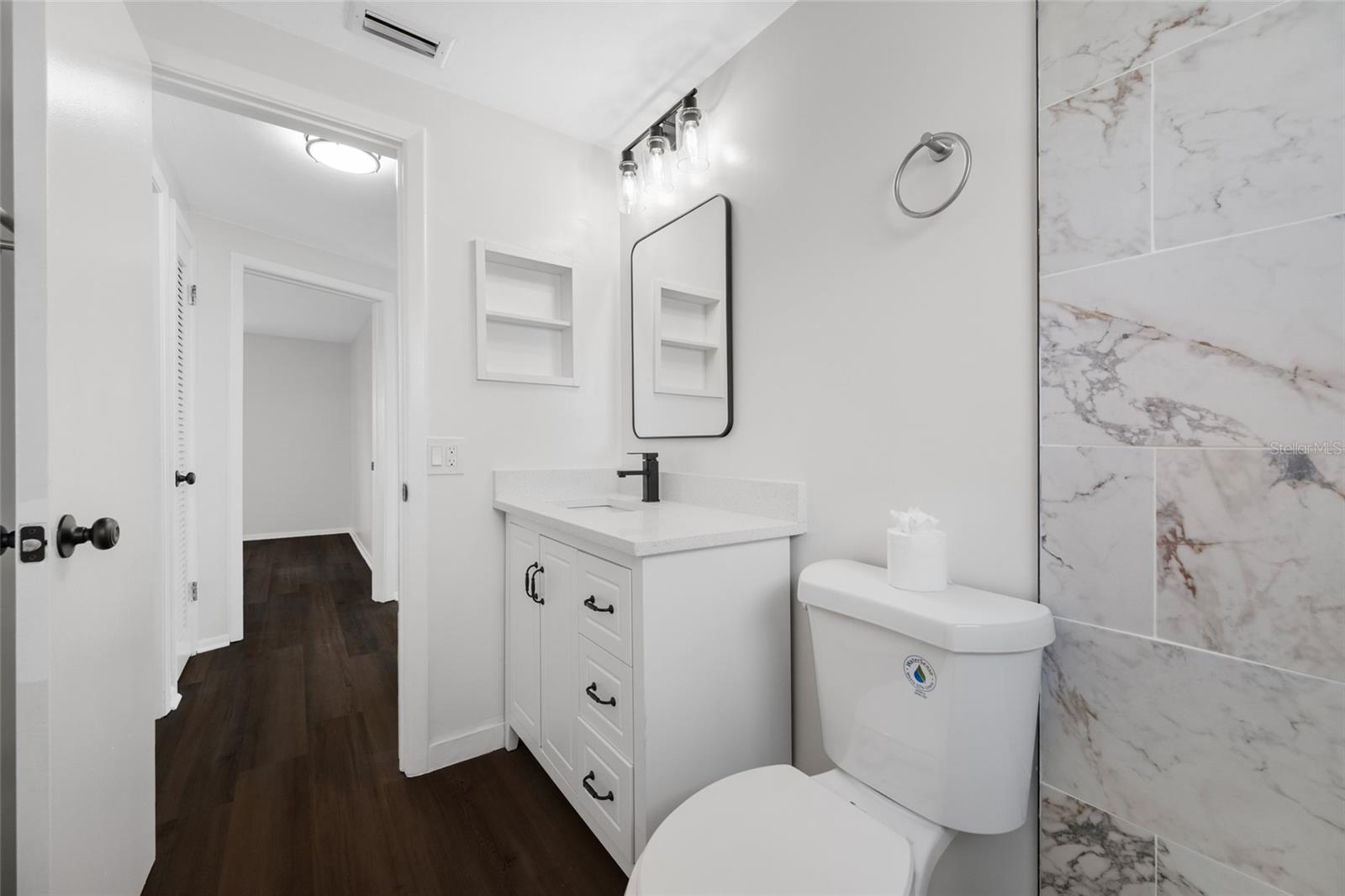 COLONIAL HILLS - Residential