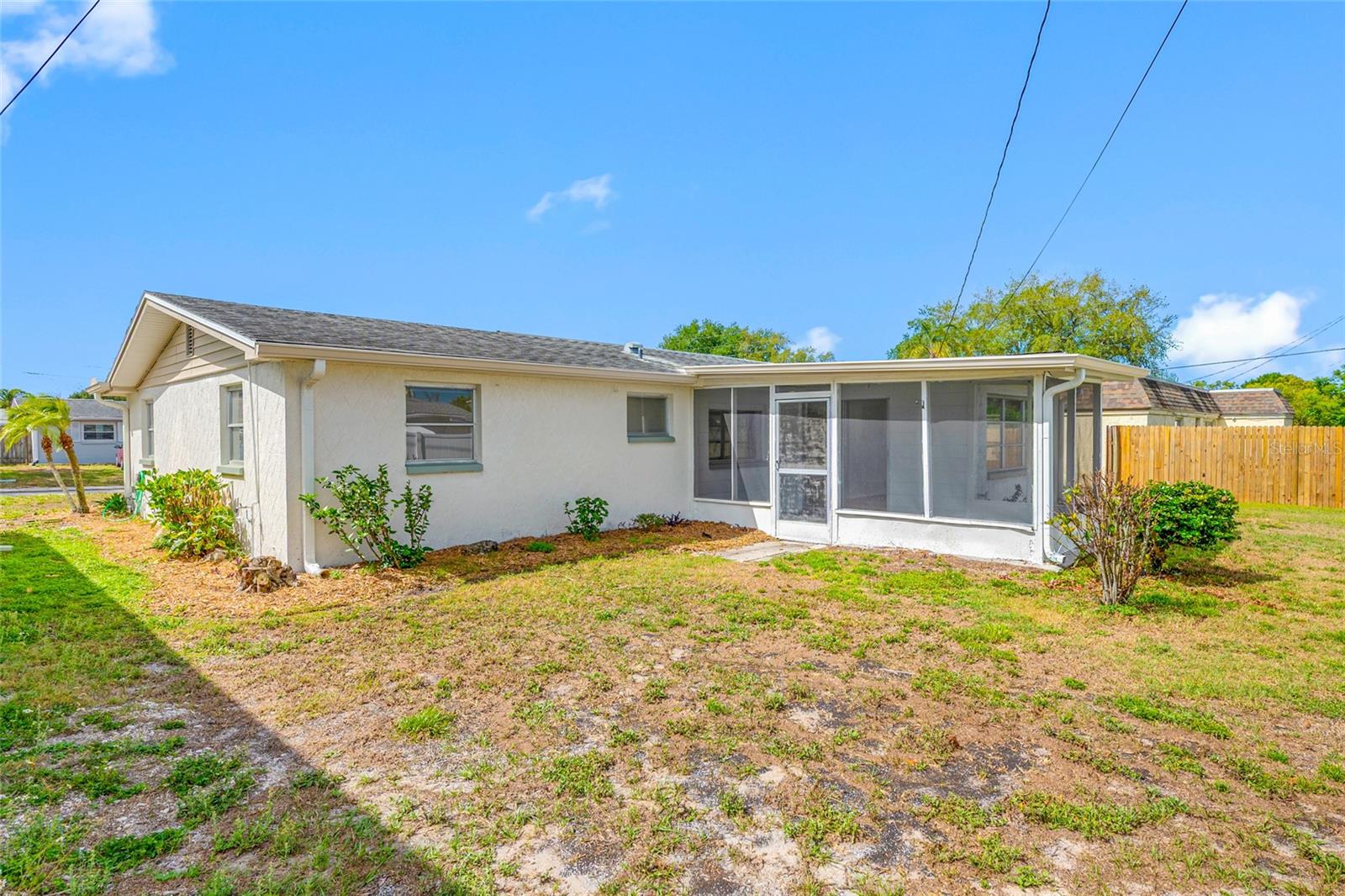 COLONIAL HILLS - Residential