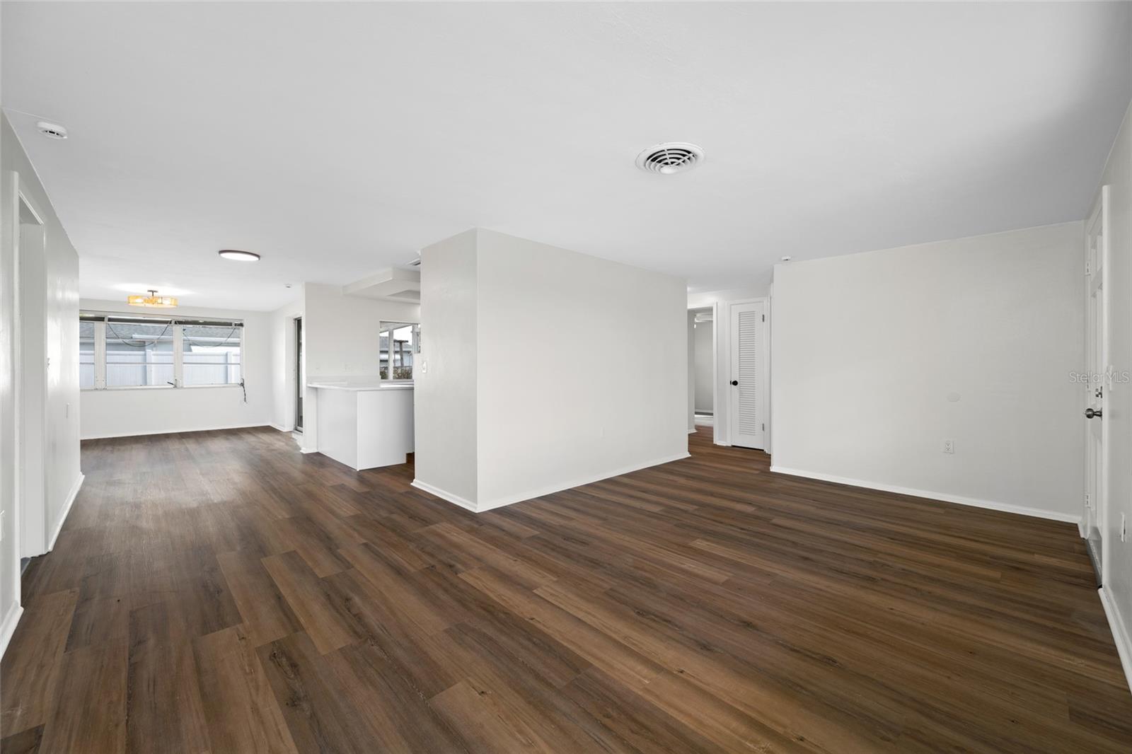 COLONIAL HILLS - Residential