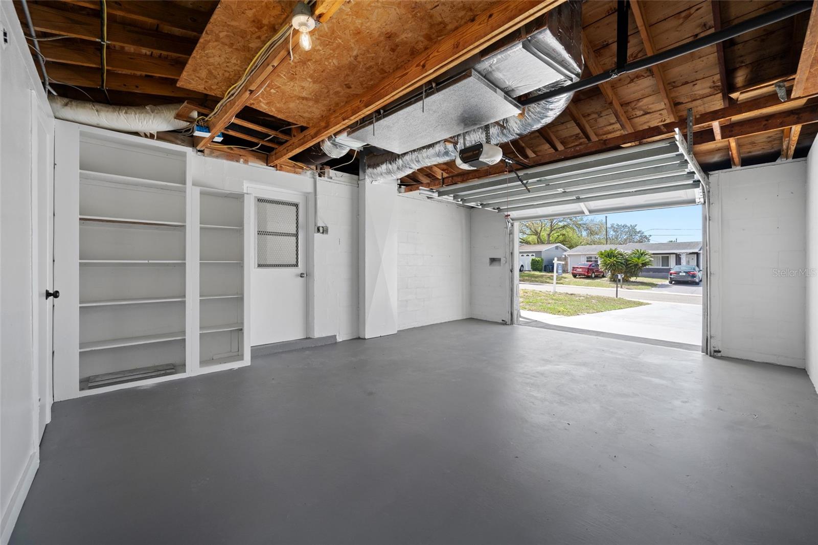 COLONIAL HILLS - Residential