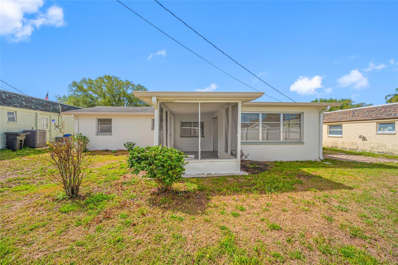 COLONIAL HILLS - Residential