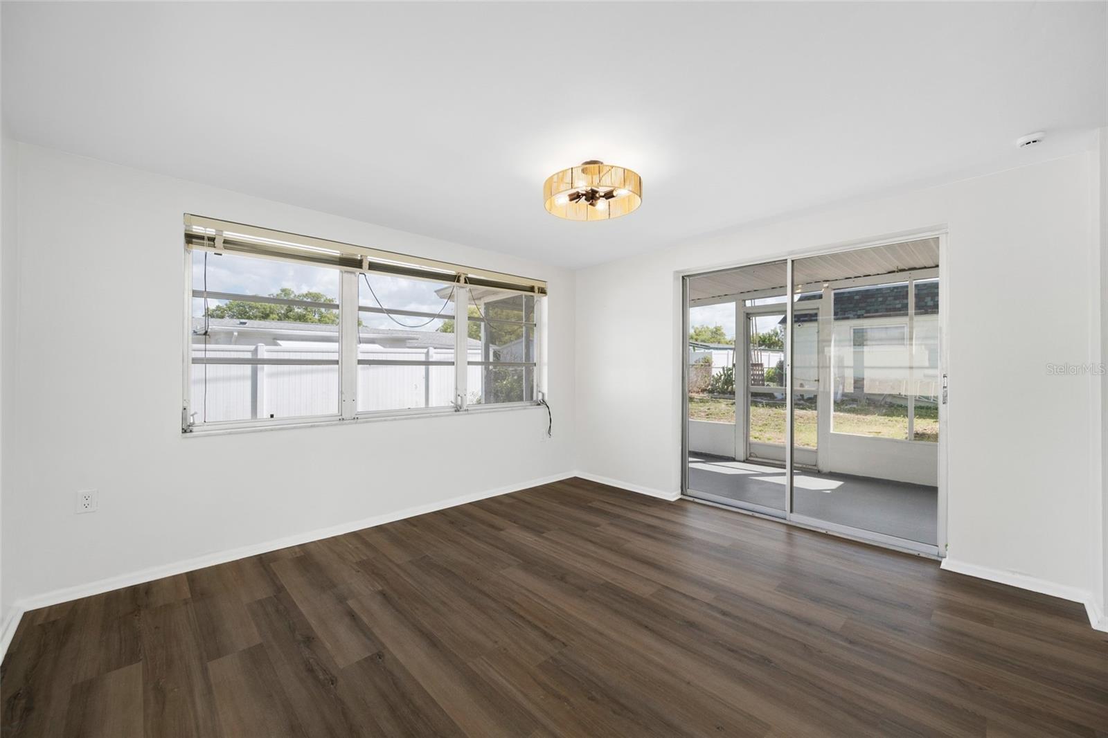 COLONIAL HILLS - Residential