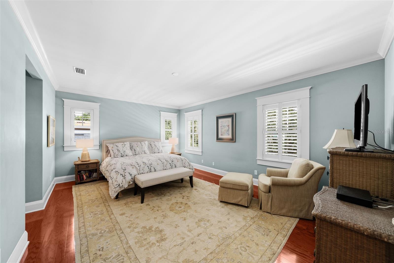 NEW SUBURB BEAUTIFUL - Residential