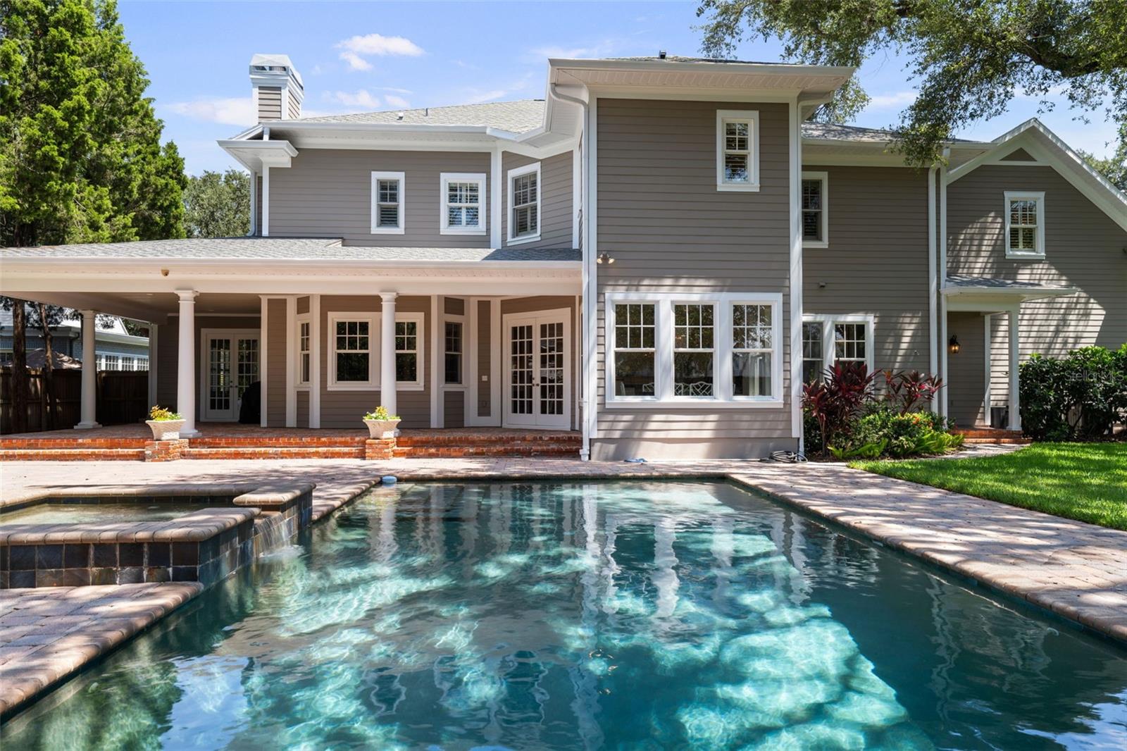 NEW SUBURB BEAUTIFUL - Residential