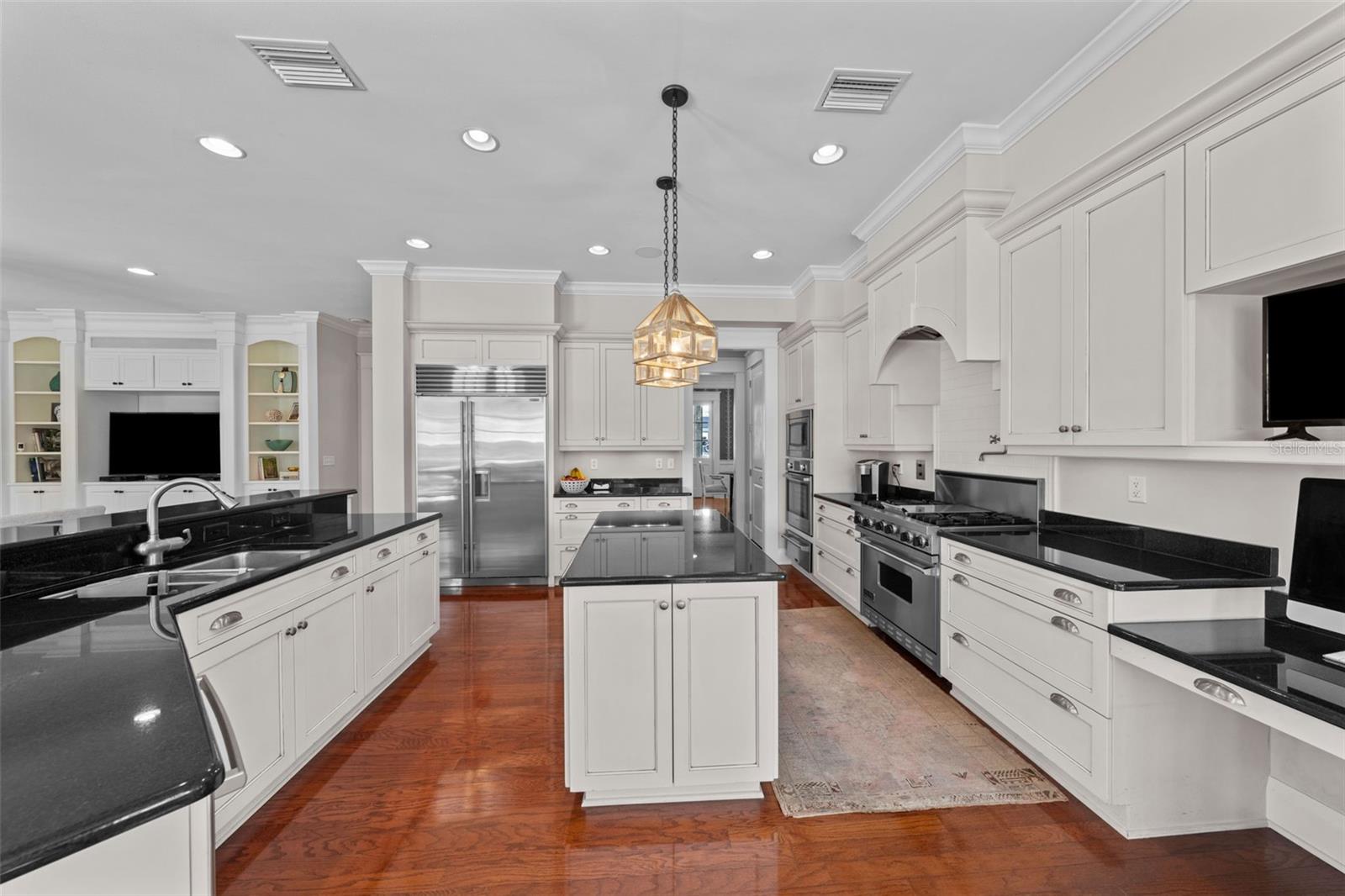 NEW SUBURB BEAUTIFUL - Residential