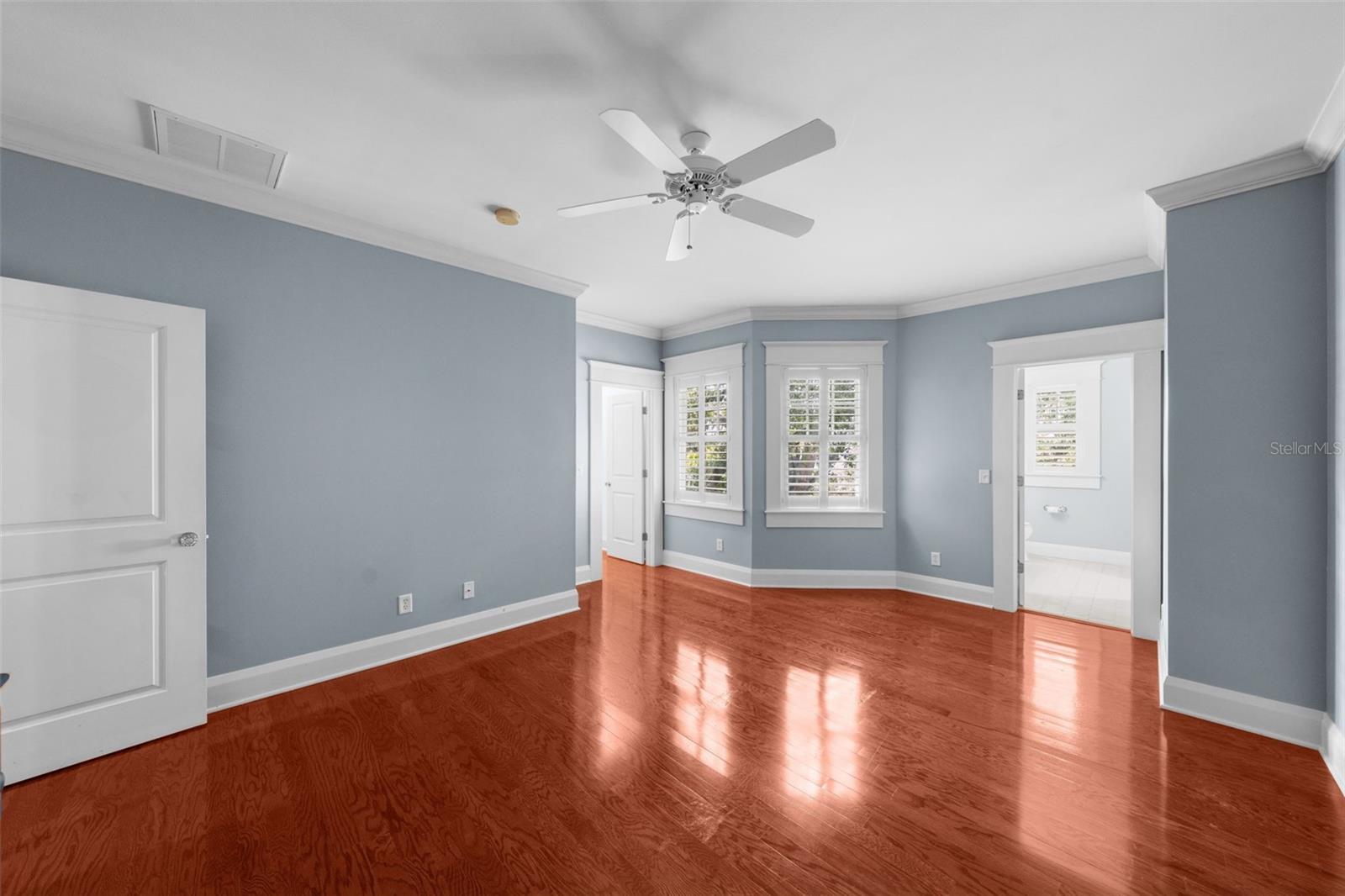 NEW SUBURB BEAUTIFUL - Residential