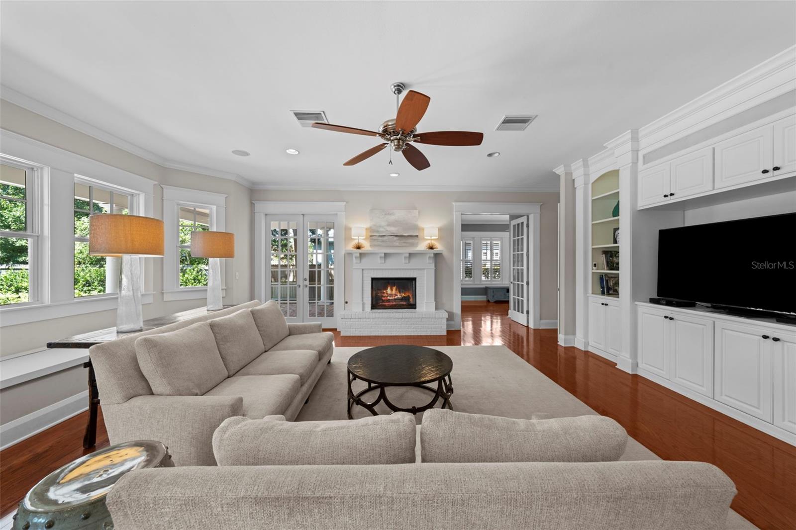 NEW SUBURB BEAUTIFUL - Residential