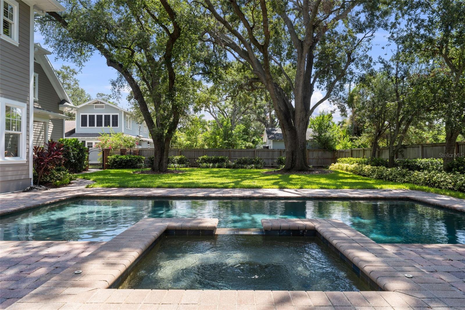 NEW SUBURB BEAUTIFUL - Residential