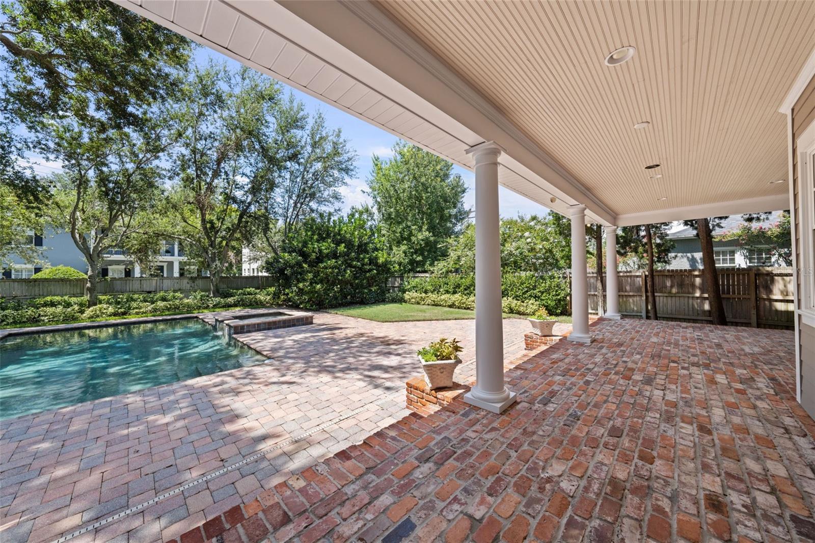 NEW SUBURB BEAUTIFUL - Residential