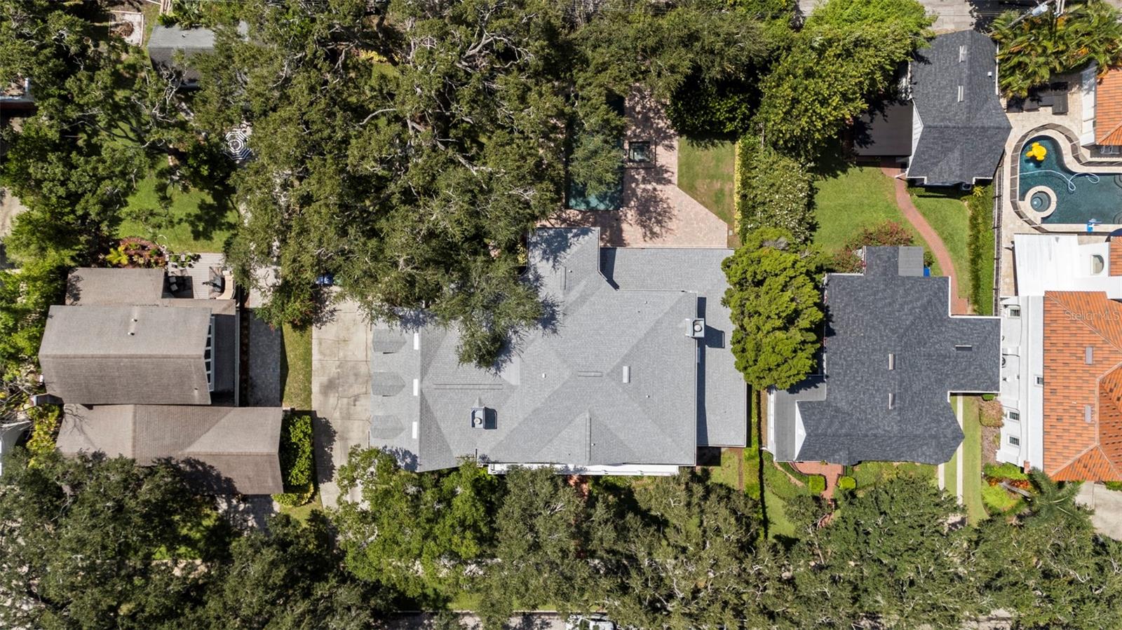 NEW SUBURB BEAUTIFUL - Residential