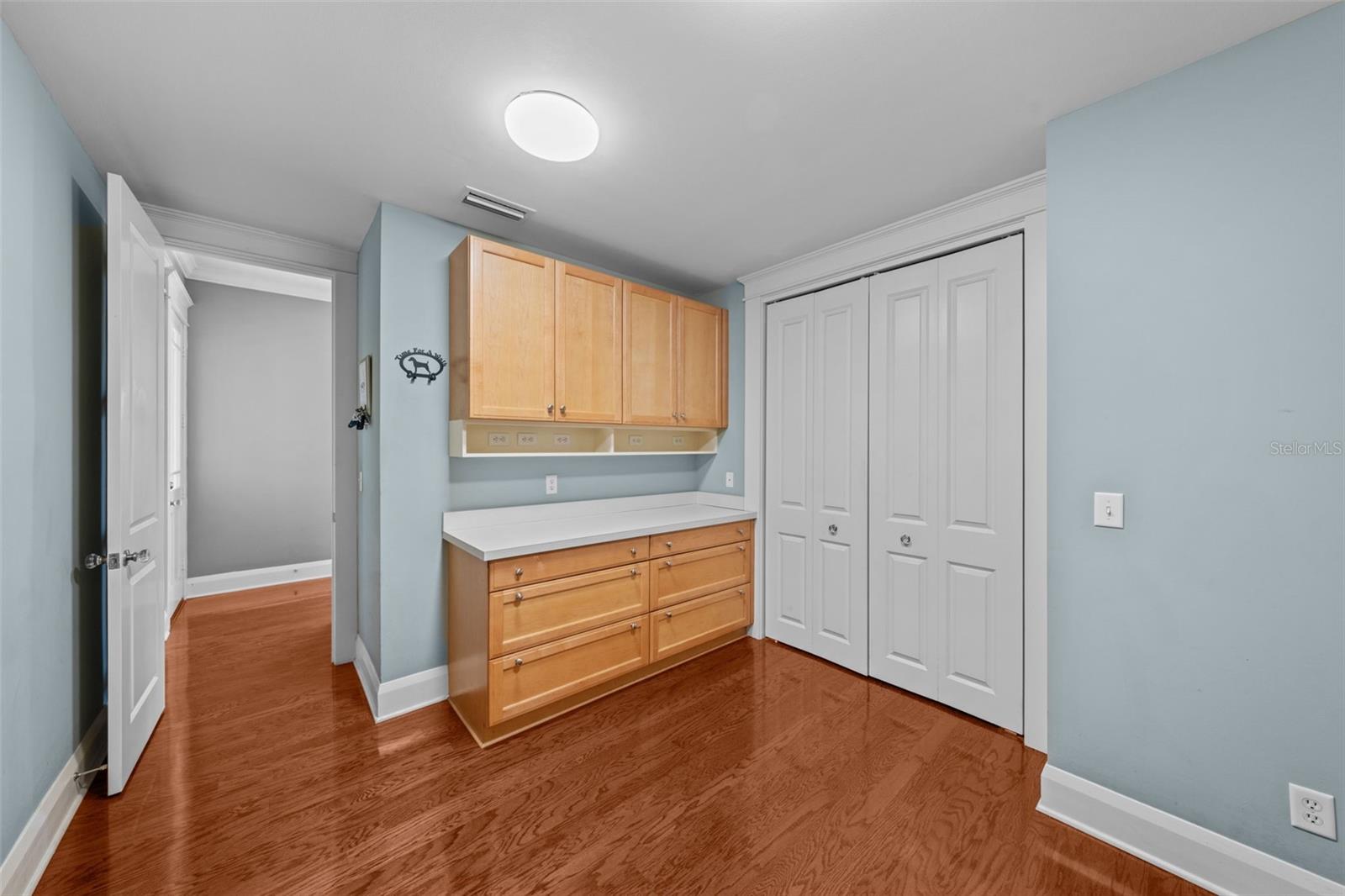 NEW SUBURB BEAUTIFUL - Residential