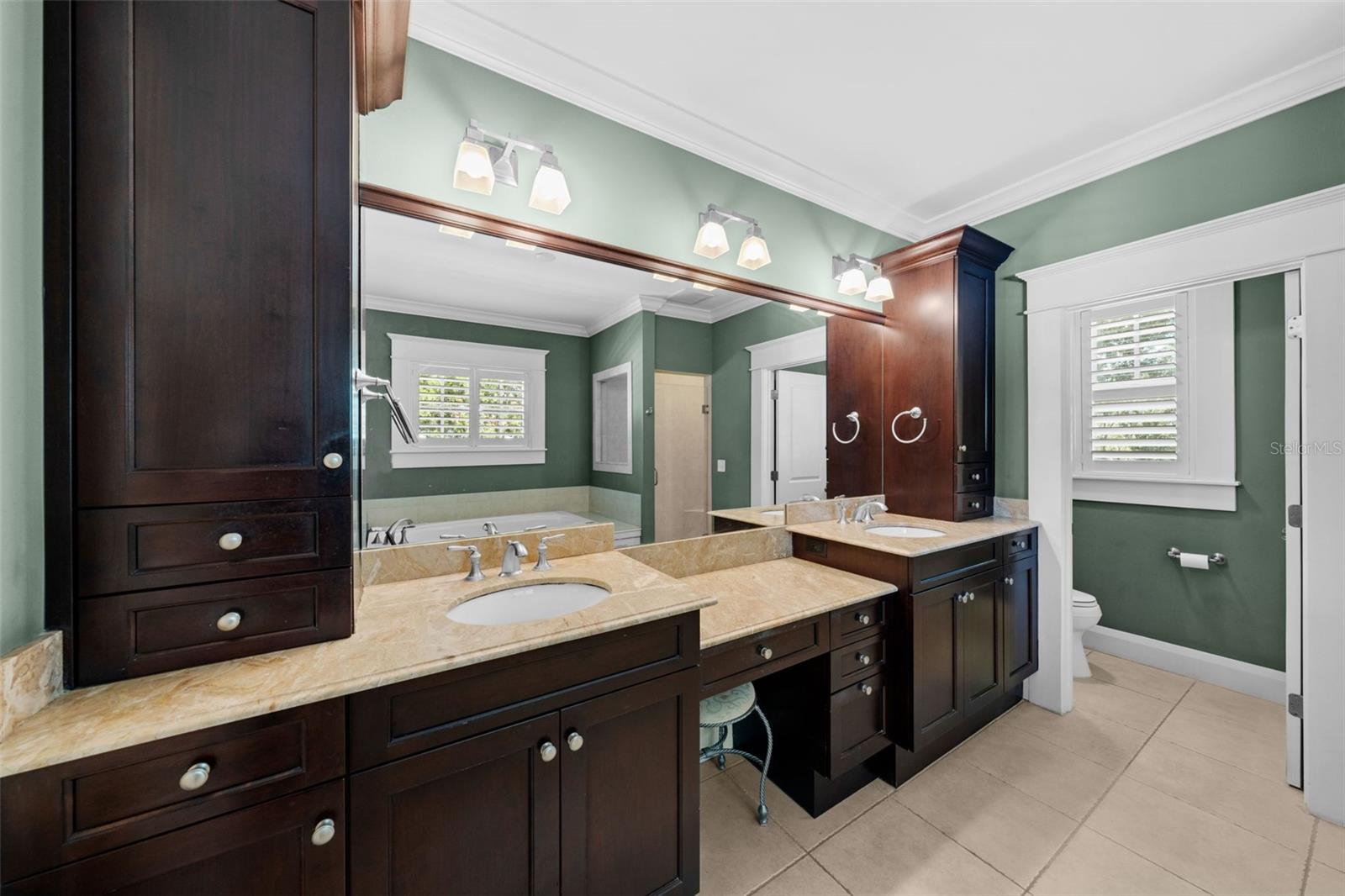 NEW SUBURB BEAUTIFUL - Residential