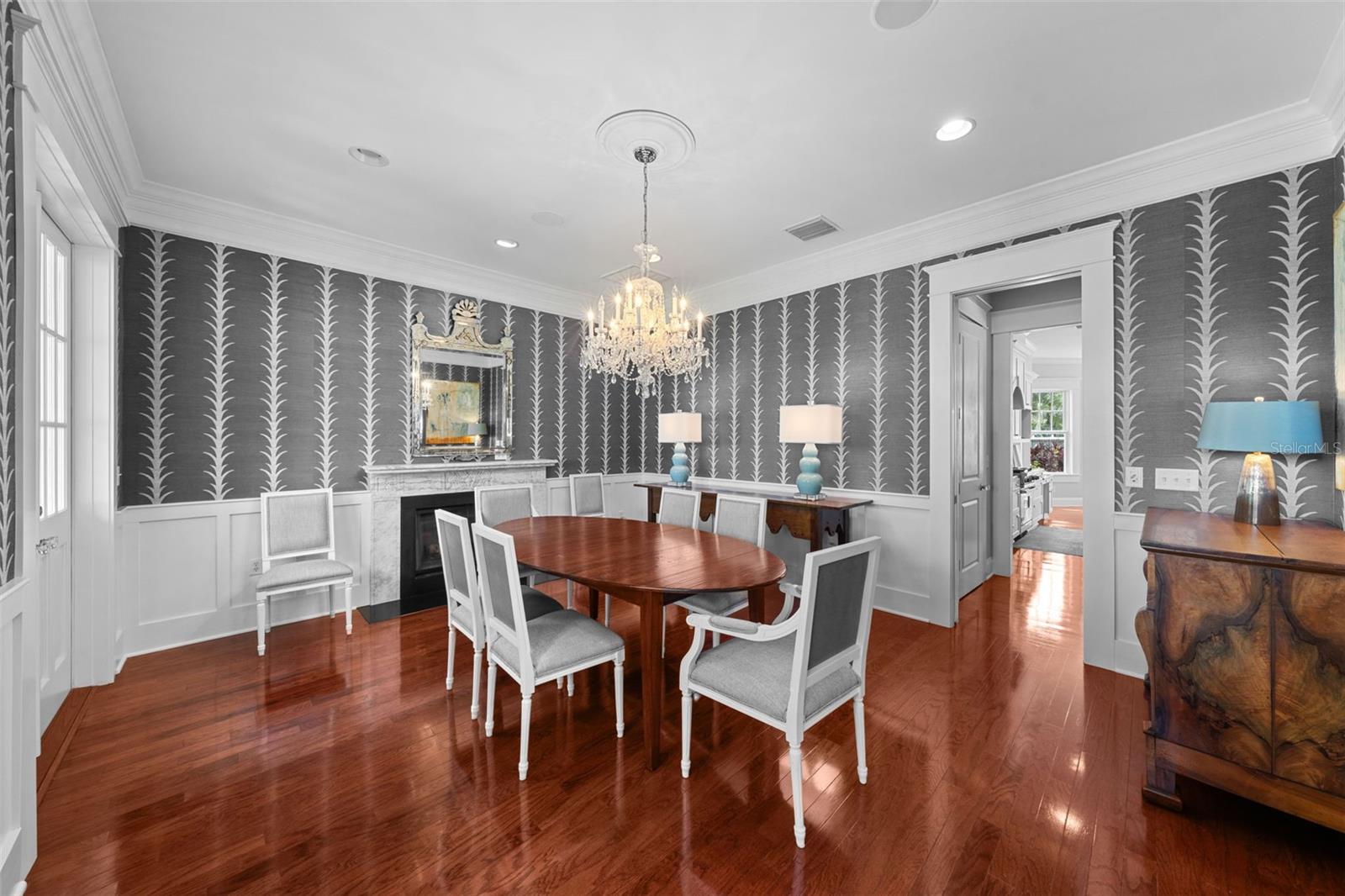 NEW SUBURB BEAUTIFUL - Residential