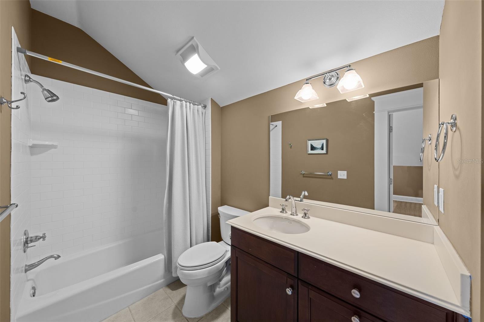 NEW SUBURB BEAUTIFUL - Residential