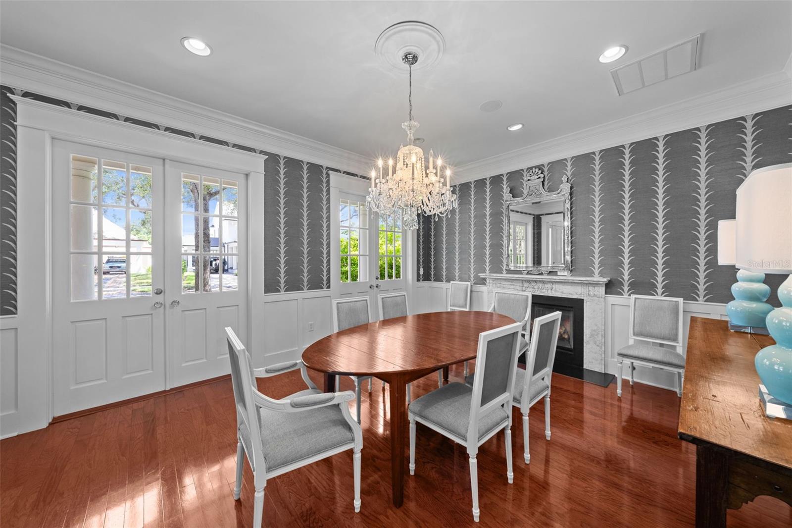 NEW SUBURB BEAUTIFUL - Residential