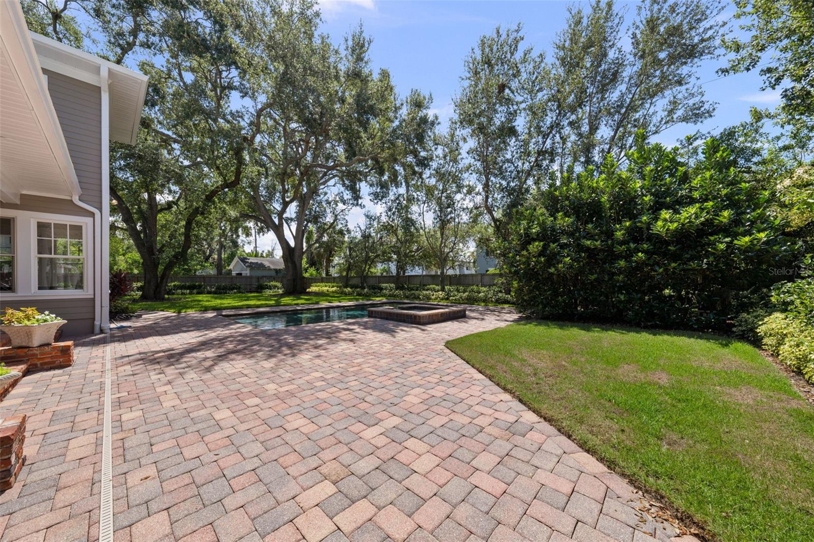 NEW SUBURB BEAUTIFUL - Residential