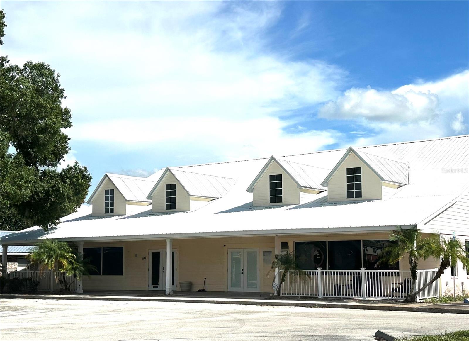 105 W SUMMIT STREET