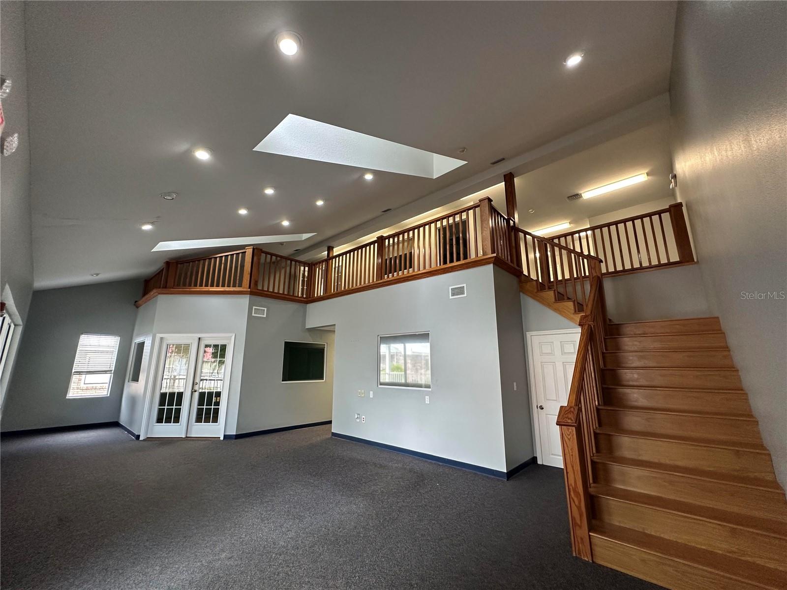 105 W SUMMIT STREET