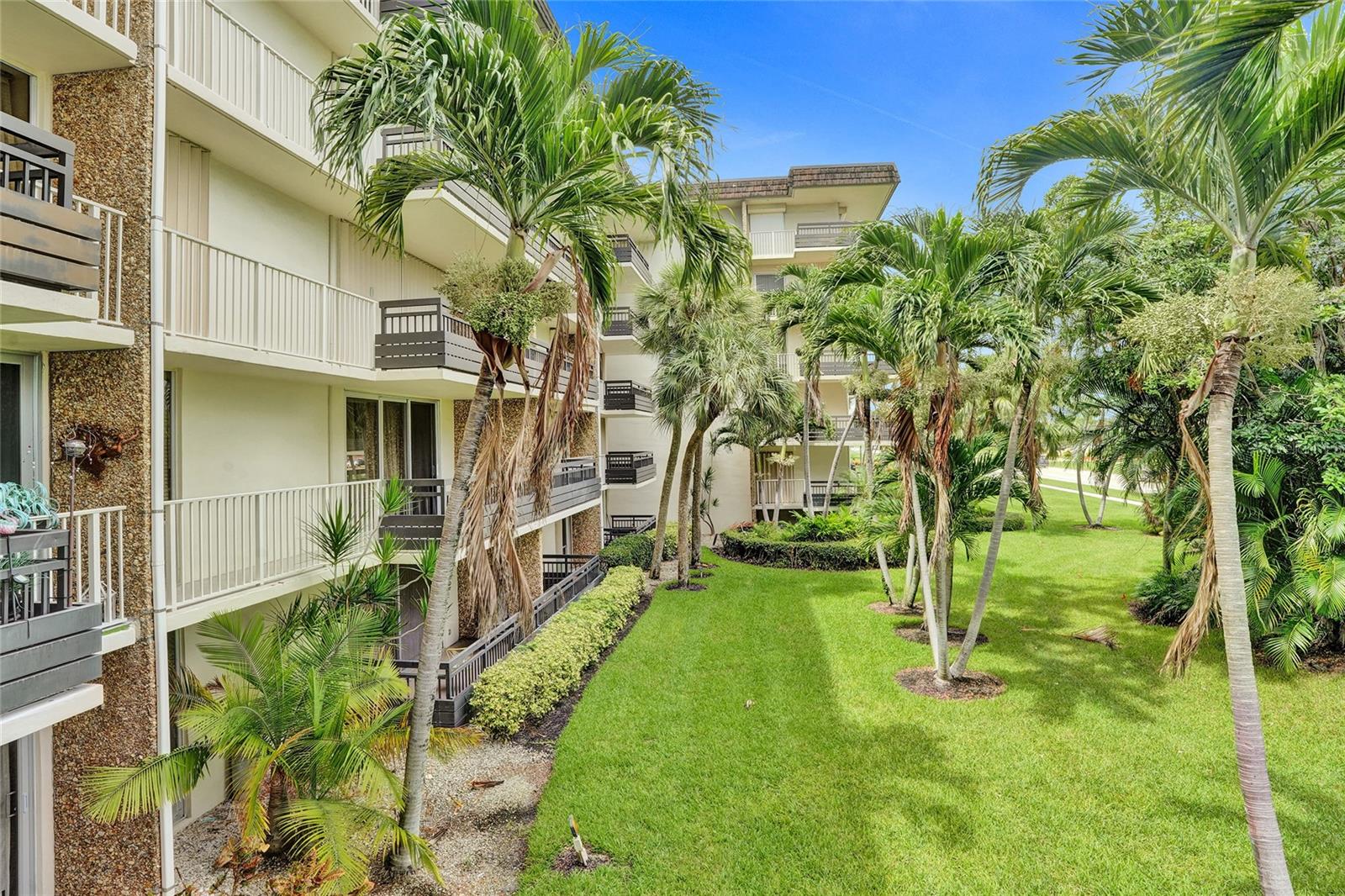 555 NW 4TH AVENUE 2220