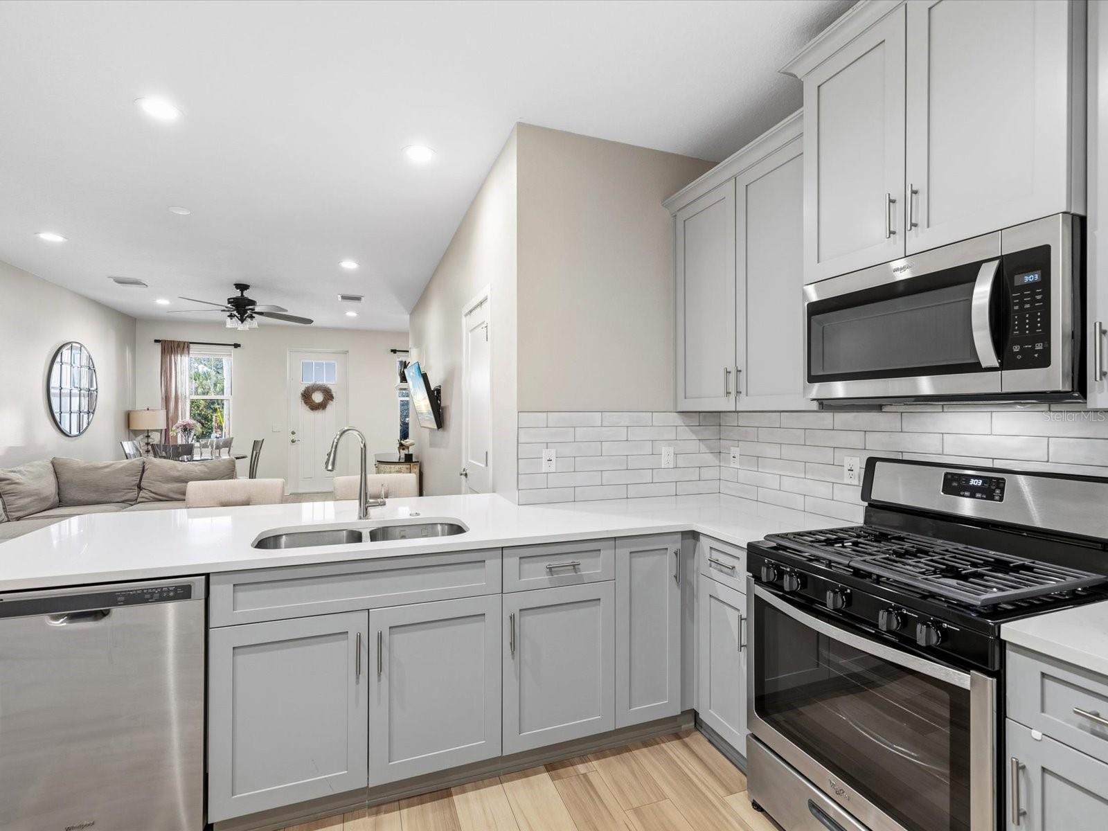 TOWNHOMES AT HIGHLAND CROSSING - Residential