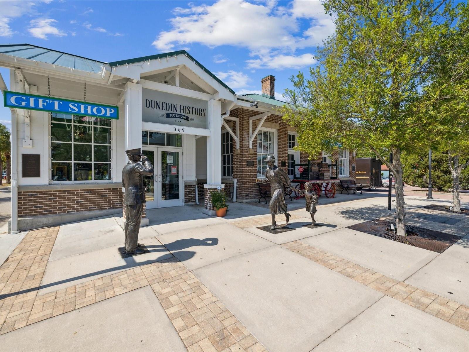 TOWNHOMES AT HIGHLAND CROSSING - Residential