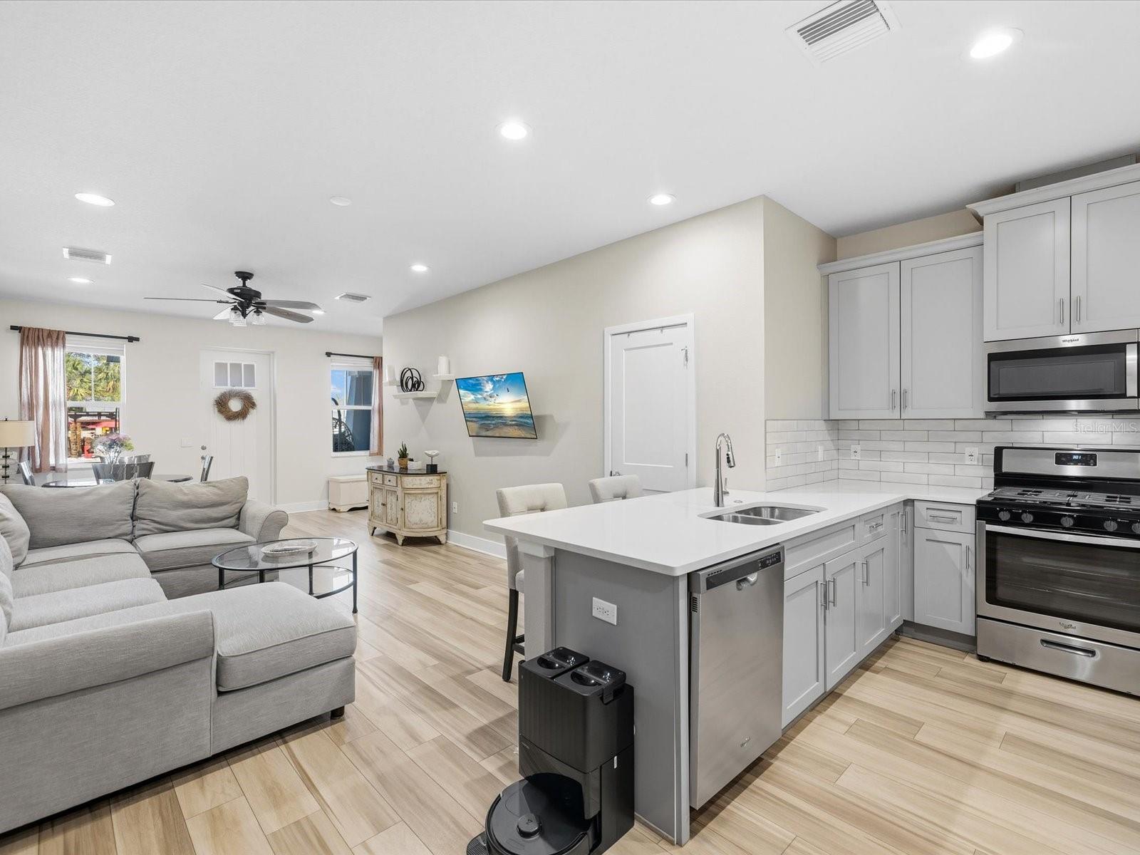 TOWNHOMES AT HIGHLAND CROSSING - Residential