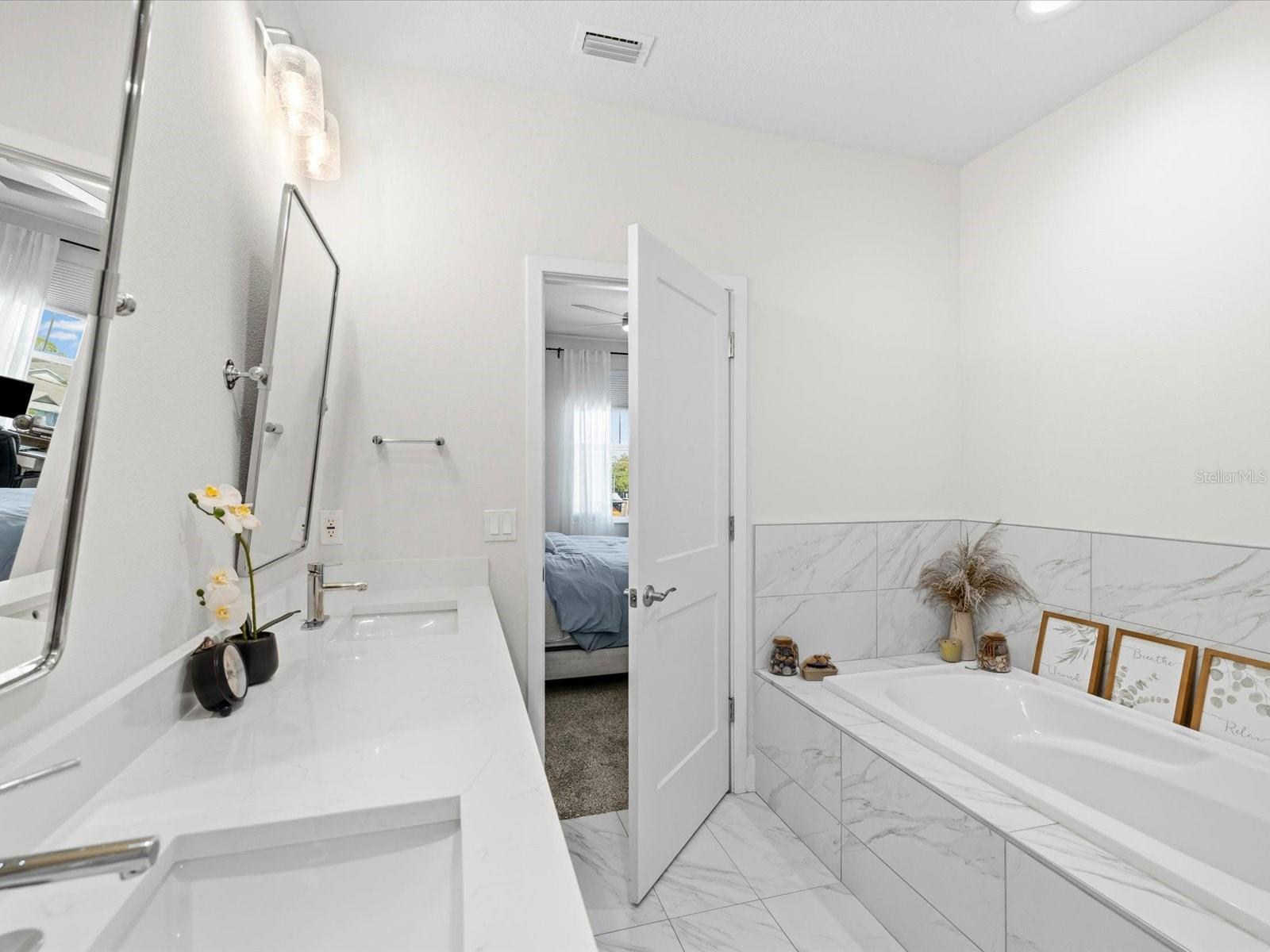 TOWNHOMES AT HIGHLAND CROSSING - Residential