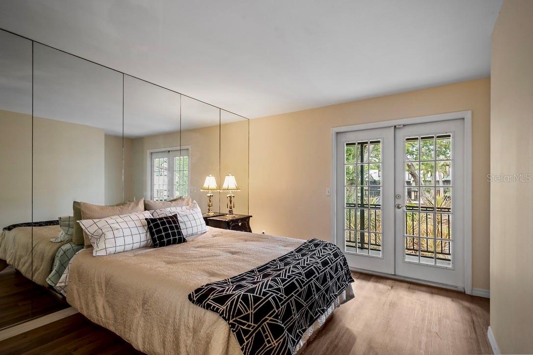 LAUREL OAKS AT COUNTRY WOODS CONDO - Residential