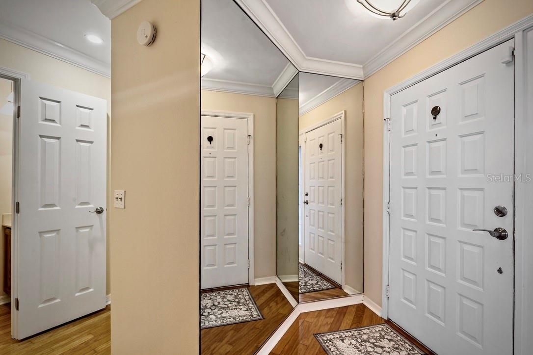 LAUREL OAKS AT COUNTRY WOODS CONDO - Residential