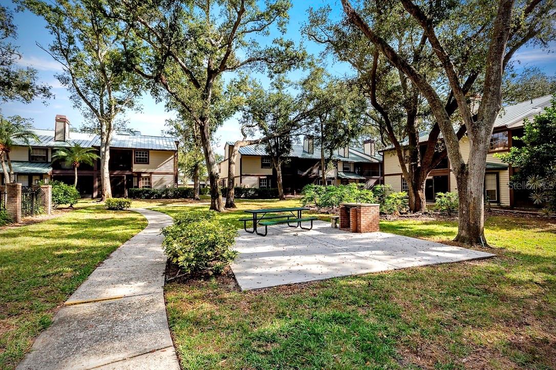 LAUREL OAKS AT COUNTRY WOODS CONDO - Residential