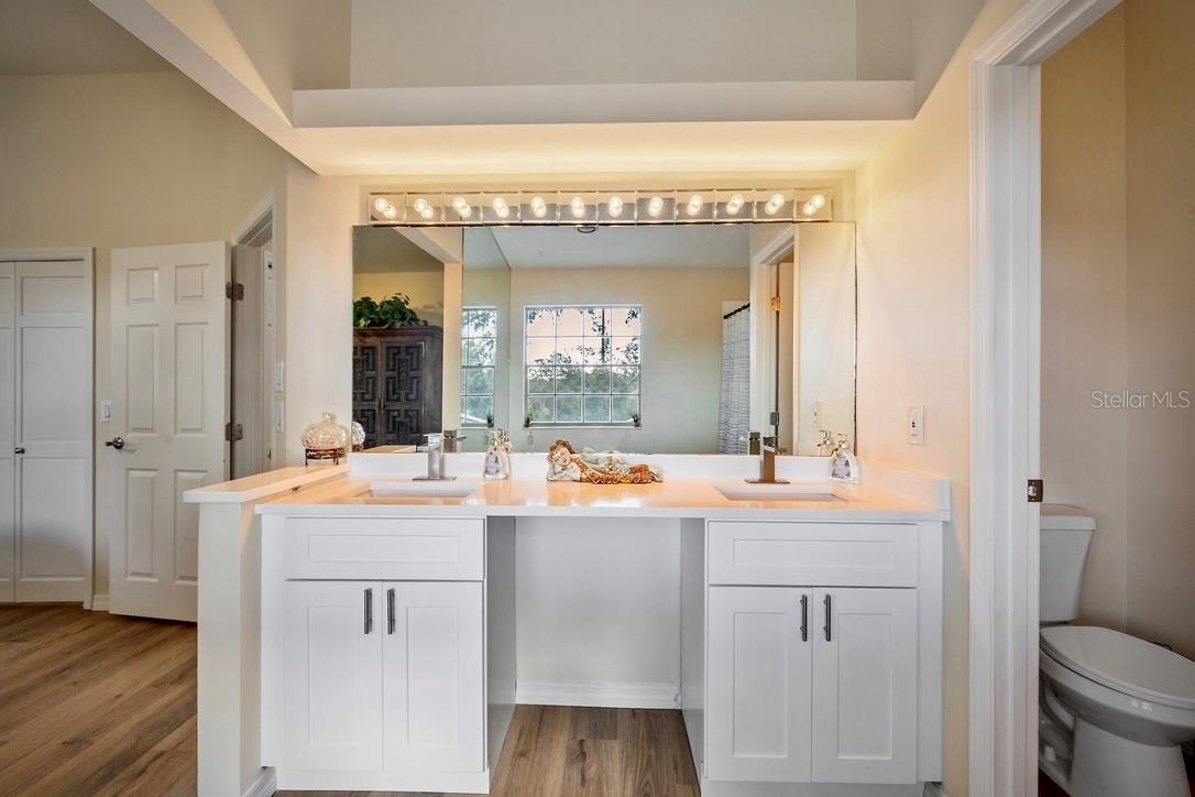 LAUREL OAKS AT COUNTRY WOODS CONDO - Residential