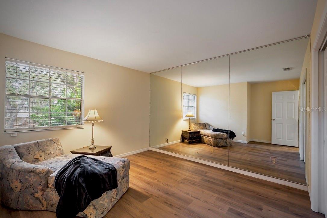 LAUREL OAKS AT COUNTRY WOODS CONDO - Residential