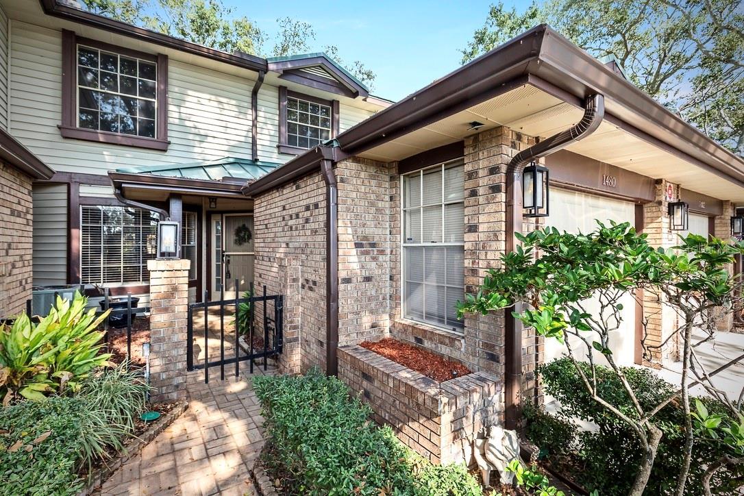 LAUREL OAKS AT COUNTRY WOODS CONDO - Residential